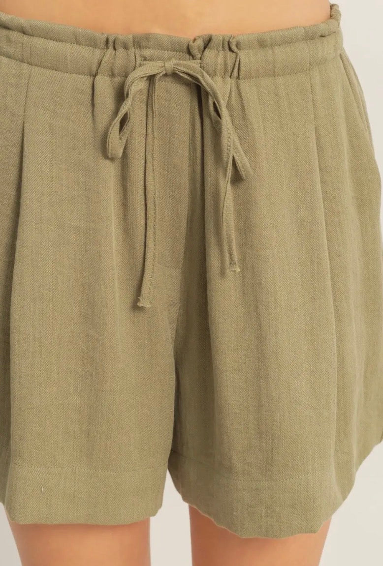 Drawstring Pleated Shorts