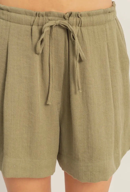 Drawstring Pleated Shorts